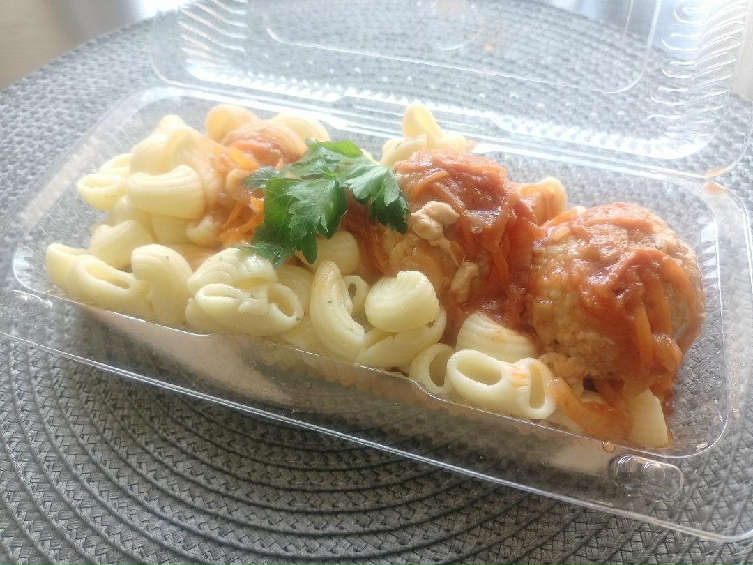 Тефтели с подливой с макаронами