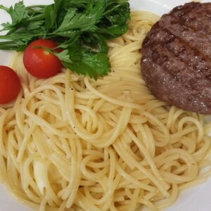 Котлета говяжья с макаронами